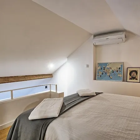 Downtown Boutique Duplex 아파트